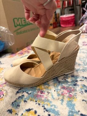 me too Brody Espadrille Wedge Sandals